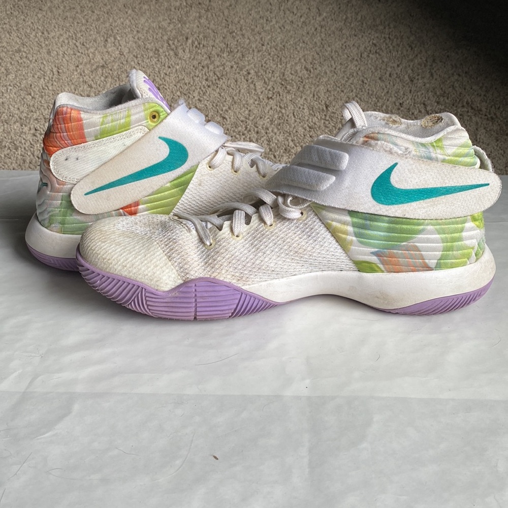 Nike 2016 Easter Collection. Kyrie 2 Hyper Dunk B… - image 3